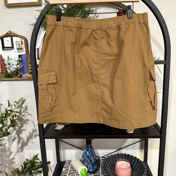 Tan Mini Skirt with Utilitarian Style size 12 - Picture 6 of 6